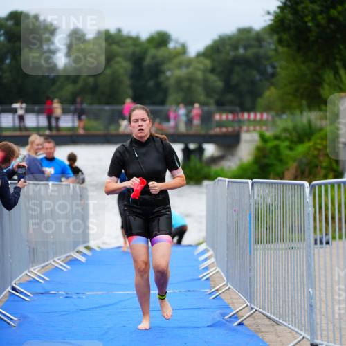 30.08.2026 - Elbe Triathlon Hamburg LAZAROV Photography http://msf.ph/oto/10039256 30.08.2026 14:06:11 Schwimmen 136, 160 meine-sportfotos.de