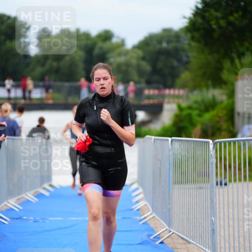 30.08.2026 - Elbe Triathlon Hamburg LAZAROV Photography http://msf.ph/oto/10039268 30.08.2026 14:06:12 Schwimmen 136, 160 meine-sportfotos.de