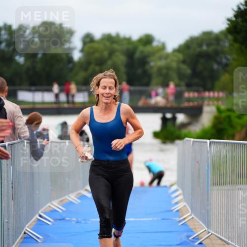 30.08.2026 - Elbe Triathlon Hamburg LAZAROV Photography http://msf.ph/oto/10039281 30.08.2026 14:06:17 Schwimmen 136, 160 meine-sportfotos.de