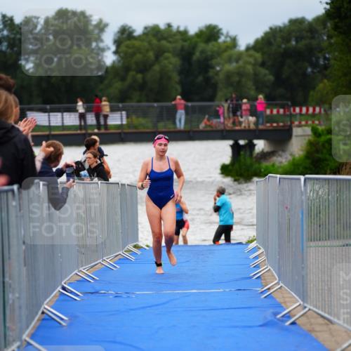 30.08.2026 - Elbe Triathlon Hamburg LAZAROV Photography http://msf.ph/oto/10039298 30.08.2026 14:06:21 Schwimmen 136, 138, 160 meine-sportfotos.de