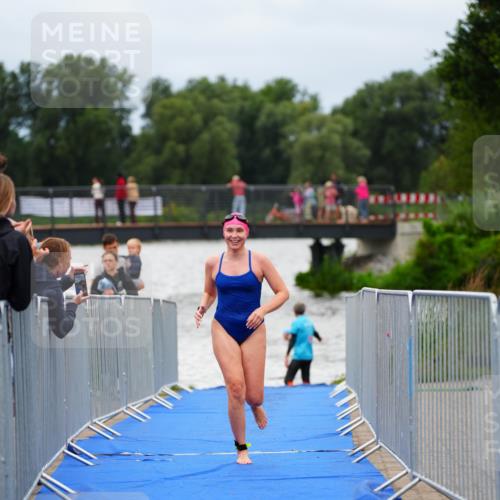 30.08.2026 - Elbe Triathlon Hamburg LAZAROV Photography http://msf.ph/oto/10039302 30.08.2026 14:06:22 Schwimmen 136, 138, 160 meine-sportfotos.de