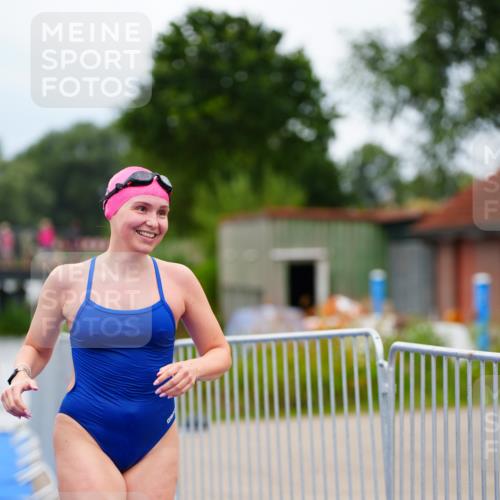 30.08.2026 - Elbe Triathlon Hamburg LAZAROV Photography http://msf.ph/oto/10039326 30.08.2026 14:06:25 Schwimmen 136, 138 meine-sportfotos.de