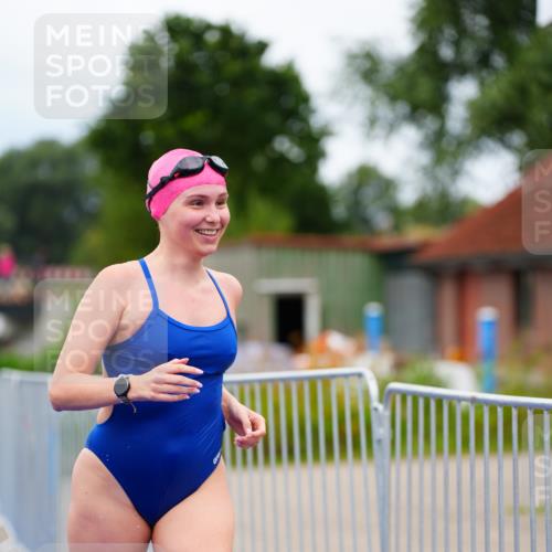 30.08.2026 - Elbe Triathlon Hamburg LAZAROV Photography http://msf.ph/oto/10039329 30.08.2026 14:06:25 Schwimmen 136, 138 meine-sportfotos.de