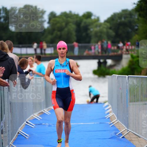 30.08.2026 - Elbe Triathlon Hamburg LAZAROV Photography http://msf.ph/oto/10039343 30.08.2026 14:06:35 Schwimmen 135, 138 meine-sportfotos.de
