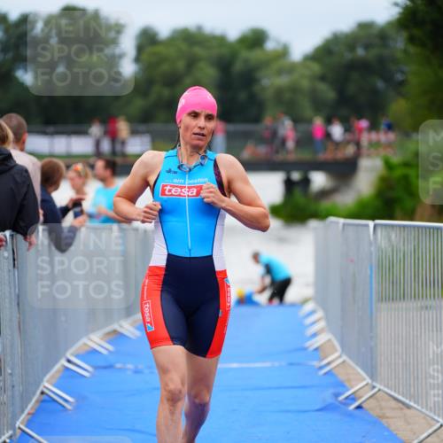 30.08.2026 - Elbe Triathlon Hamburg LAZAROV Photography http://msf.ph/oto/10039354 30.08.2026 14:06:36 Schwimmen 135, 138 meine-sportfotos.de