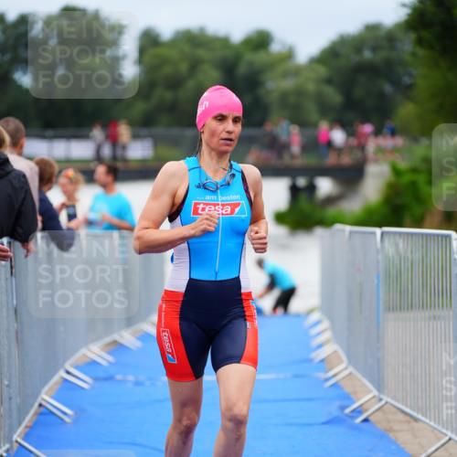 30.08.2026 - Elbe Triathlon Hamburg LAZAROV Photography http://msf.ph/oto/10039357 30.08.2026 14:06:36 Schwimmen 135, 138 meine-sportfotos.de
