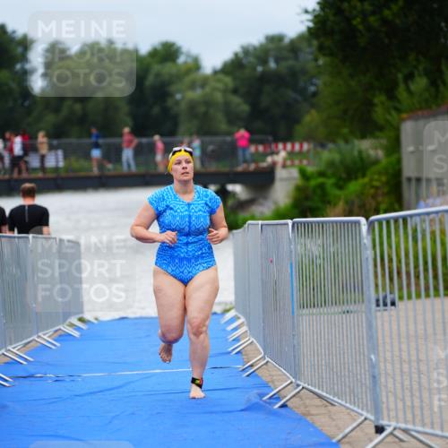 30.08.2026 - Elbe Triathlon Hamburg LAZAROV Photography http://msf.ph/oto/10039359 30.08.2026 14:06:46 Schwimmen 133, 135 meine-sportfotos.de