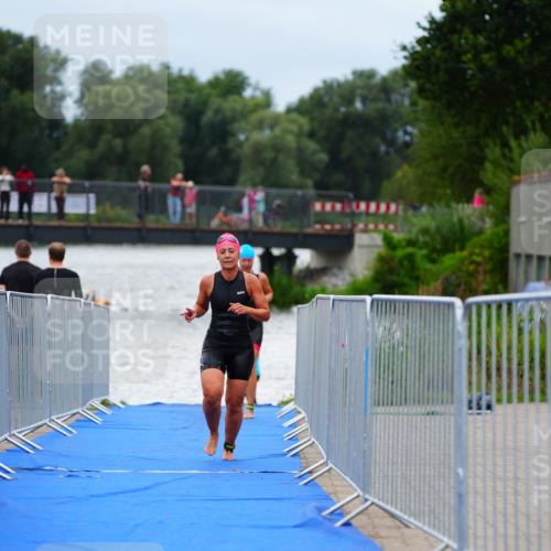 30.08.2026 - Elbe Triathlon Hamburg LAZAROV Photography http://msf.ph/oto/10039388 30.08.2026 14:06:58 Schwimmen 133, 169, 170 meine-sportfotos.de