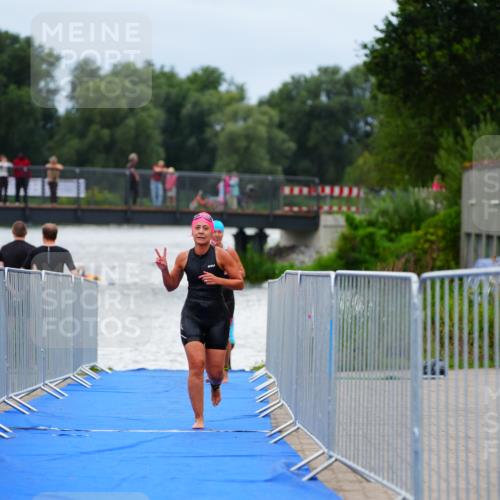 30.08.2026 - Elbe Triathlon Hamburg LAZAROV Photography http://msf.ph/oto/10039390 30.08.2026 14:06:59 Schwimmen 133, 169, 170 meine-sportfotos.de