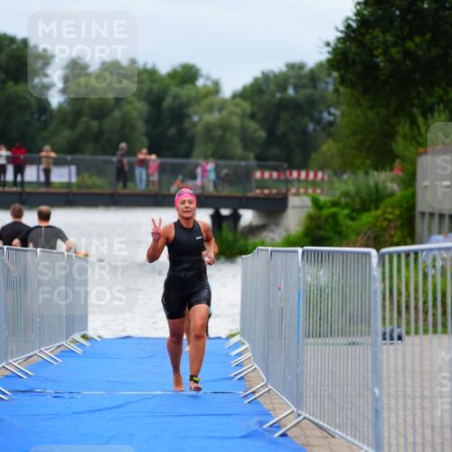 30.08.2026 - Elbe Triathlon Hamburg LAZAROV Photography http://msf.ph/oto/10039393 30.08.2026 14:06:59 Schwimmen 133, 169, 170 meine-sportfotos.de