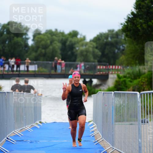 30.08.2026 - Elbe Triathlon Hamburg LAZAROV Photography http://msf.ph/oto/10039397 30.08.2026 14:06:59 Schwimmen 133, 169, 170 meine-sportfotos.de