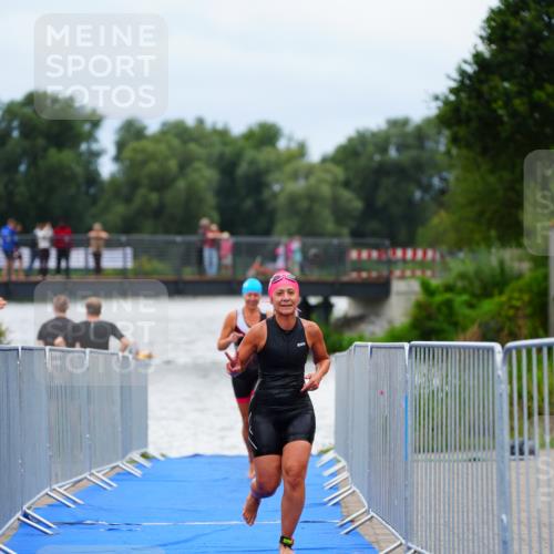 30.08.2026 - Elbe Triathlon Hamburg LAZAROV Photography http://msf.ph/oto/10039400 30.08.2026 14:07:00 Schwimmen 133, 169, 170 meine-sportfotos.de
