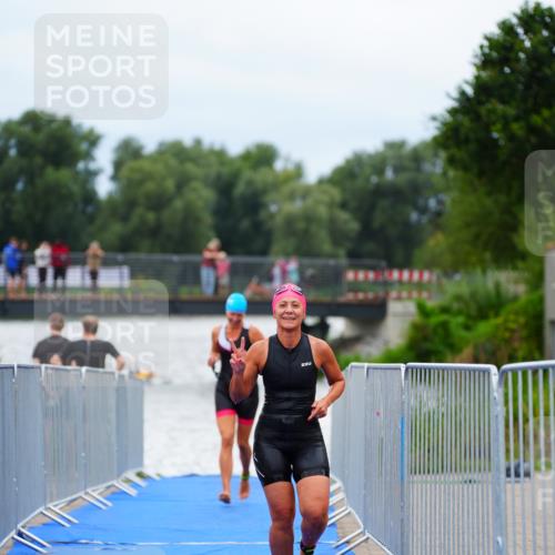 30.08.2026 - Elbe Triathlon Hamburg LAZAROV Photography http://msf.ph/oto/10039406 30.08.2026 14:07:00 Schwimmen 133, 169, 170 meine-sportfotos.de