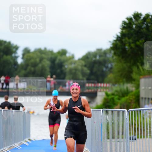 30.08.2026 - Elbe Triathlon Hamburg LAZAROV Photography http://msf.ph/oto/10039411 30.08.2026 14:07:00 Schwimmen 133, 169, 170 meine-sportfotos.de