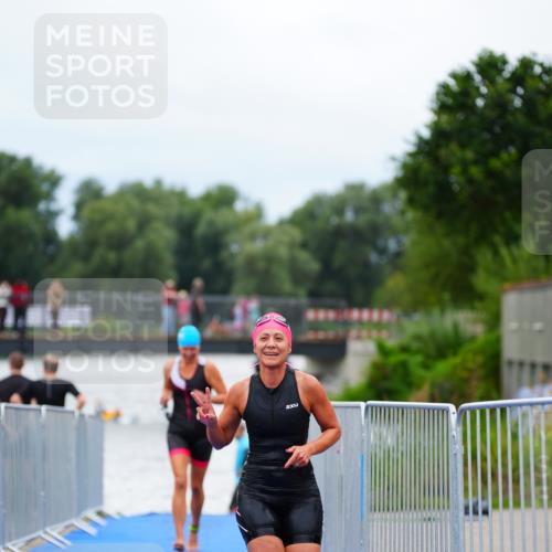 30.08.2026 - Elbe Triathlon Hamburg LAZAROV Photography http://msf.ph/oto/10039414 30.08.2026 14:07:01 Schwimmen 133, 169, 170 meine-sportfotos.de