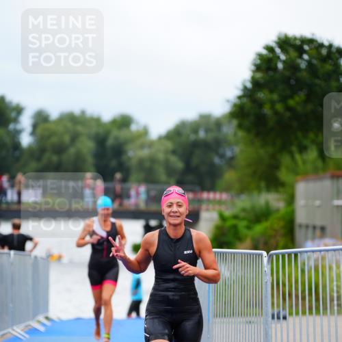 30.08.2026 - Elbe Triathlon Hamburg LAZAROV Photography http://msf.ph/oto/10039420 30.08.2026 14:07:01 Schwimmen 133, 169, 170 meine-sportfotos.de