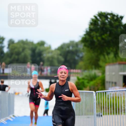 30.08.2026 - Elbe Triathlon Hamburg LAZAROV Photography http://msf.ph/oto/10039423 30.08.2026 14:07:01 Schwimmen 133, 169, 170 meine-sportfotos.de