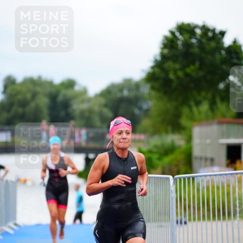 30.08.2026 - Elbe Triathlon Hamburg LAZAROV Photography http://msf.ph/oto/10039425 30.08.2026 14:07:01 Schwimmen 133, 169, 170 meine-sportfotos.de
