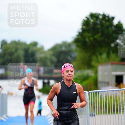 30.08.2026 - Elbe Triathlon Hamburg LAZAROV Photography http://msf.ph/oto/10039428 30.08.2026 14:07:02 Schwimmen 133, 169, 170 meine-sportfotos.de