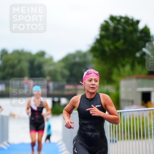 30.08.2026 - Elbe Triathlon Hamburg LAZAROV Photography http://msf.ph/oto/10039431 30.08.2026 14:07:02 Schwimmen 133, 169, 170 meine-sportfotos.de