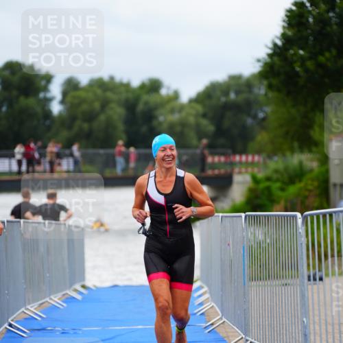 30.08.2026 - Elbe Triathlon Hamburg LAZAROV Photography http://msf.ph/oto/10039436 30.08.2026 14:07:03 Schwimmen 133, 169, 170 meine-sportfotos.de