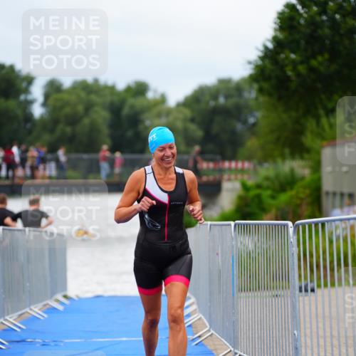 30.08.2026 - Elbe Triathlon Hamburg LAZAROV Photography http://msf.ph/oto/10039440 30.08.2026 14:07:04 Schwimmen 169, 170 meine-sportfotos.de
