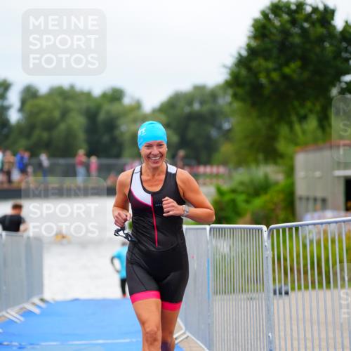 30.08.2026 - Elbe Triathlon Hamburg LAZAROV Photography http://msf.ph/oto/10039448 30.08.2026 14:07:04 Schwimmen 169, 170 meine-sportfotos.de