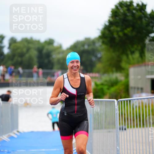 30.08.2026 - Elbe Triathlon Hamburg LAZAROV Photography http://msf.ph/oto/10039452 30.08.2026 14:07:04 Schwimmen 169, 170 meine-sportfotos.de