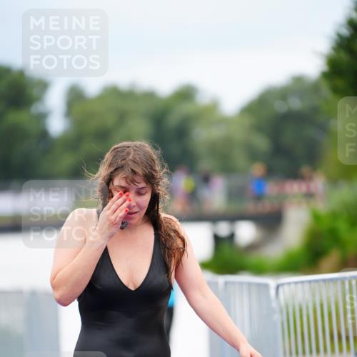 30.08.2026 - Elbe Triathlon Hamburg LAZAROV Photography http://msf.ph/oto/10039512 30.08.2026 14:09:00 Schwimmen 143 meine-sportfotos.de