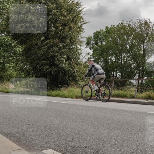 30.08.2026 - Elbe Triathlon Hamburg Michael Burmester http://msf.ph/oto/10039616 30.08.2026 13:48:15 Radfahren  meine-sportfotos.de