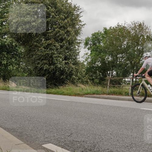 30.08.2026 - Elbe Triathlon Hamburg Michael Burmester http://msf.ph/oto/10039785 30.08.2026 14:08:02 Radfahren  meine-sportfotos.de