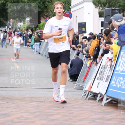 30.08.2026 - Blankeneser Heldenlauf Lena Gebhardt http://msf.ph/oto/10040045 30.08.2026 11:44:45 Ziel 2015, 2338 meine-sportfotos.de