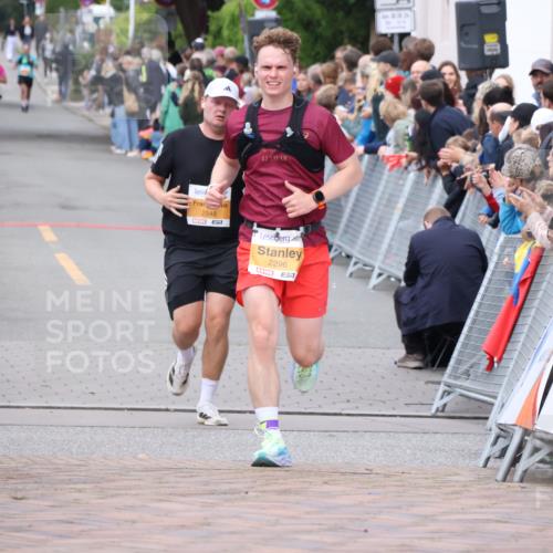 30.08.2026 - Blankeneser Heldenlauf Lena Gebhardt http://msf.ph/oto/10040173 30.08.2026 11:45:03 Ziel 2014, 2296, 2650 meine-sportfotos.de