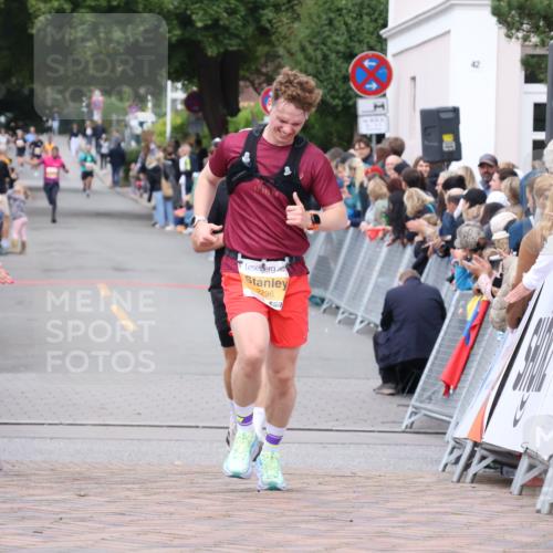 30.08.2026 - Blankeneser Heldenlauf Lena Gebhardt http://msf.ph/oto/10040184 30.08.2026 11:45:04 Ziel 2014, 2296, 2548, 2650 meine-sportfotos.de