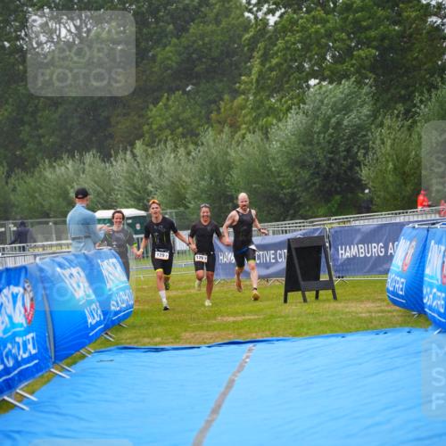 30.08.2026 - Elbe Triathlon Hamburg LAZAROV Photography http://msf.ph/oto/10040196 30.08.2026 16:00:58 Ziel  meine-sportfotos.de