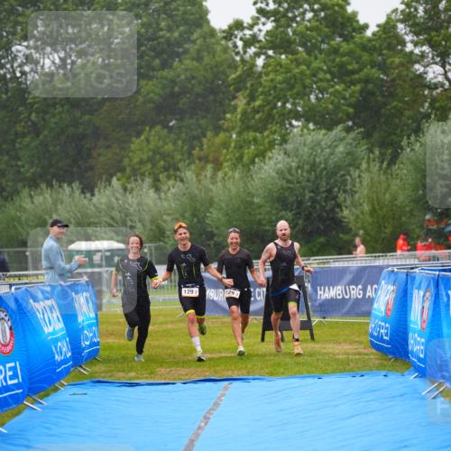 30.08.2026 - Elbe Triathlon Hamburg LAZAROV Photography http://msf.ph/oto/10040221 30.08.2026 16:00:59 Ziel  meine-sportfotos.de