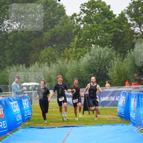 30.08.2026 - Elbe Triathlon Hamburg LAZAROV Photography http://msf.ph/oto/10040228 30.08.2026 16:00:59 Ziel  meine-sportfotos.de