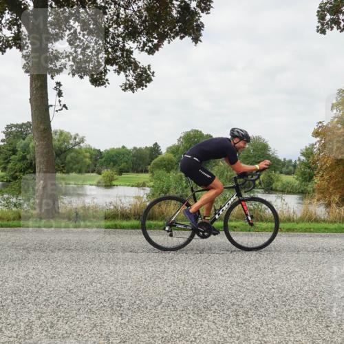 30.08.2026 - Elbe Triathlon Hamburg Michael Burmester http://msf.ph/oto/10040329 30.08.2026 10:52:00 Radfahren 912, 1074, 1101, 1104, 1216, 1302 meine-sportfotos.de
