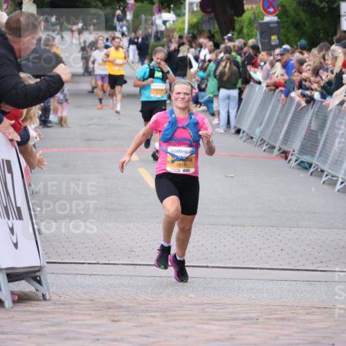 30.08.2026 - Blankeneser Heldenlauf Lena Gebhardt http://msf.ph/oto/10040387 30.08.2026 11:45:25 Ziel 2818, 2950 meine-sportfotos.de