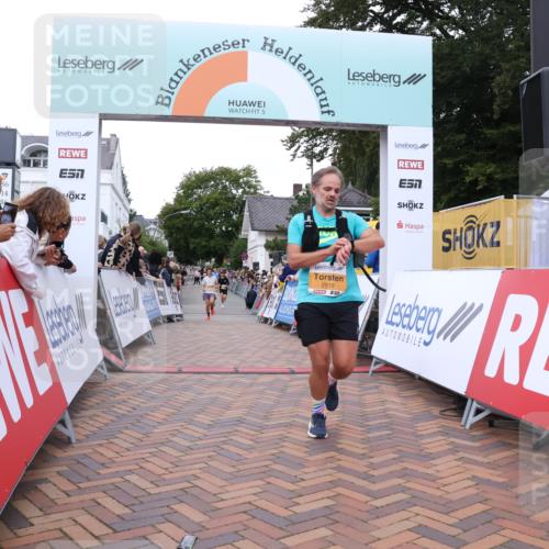 30.08.2026 - Blankeneser Heldenlauf Lena Gebhardt http://msf.ph/oto/10040530 30.08.2026 11:45:37 Ziel 2319, 2818, 2819 meine-sportfotos.de