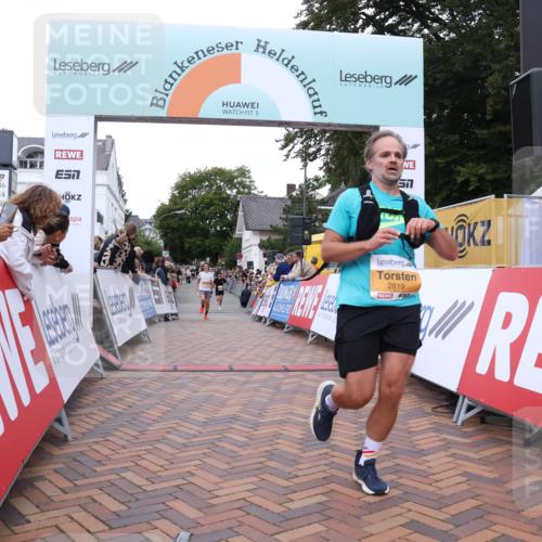 30.08.2026 - Blankeneser Heldenlauf Lena Gebhardt http://msf.ph/oto/10040547 30.08.2026 11:45:37 Ziel 2319, 2818, 2819 meine-sportfotos.de