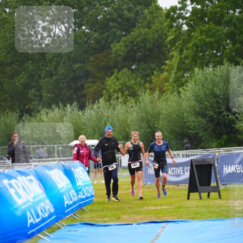 30.08.2026 - Elbe Triathlon Hamburg LAZAROV Photography http://msf.ph/oto/10040571 30.08.2026 16:09:35 Ziel  meine-sportfotos.de