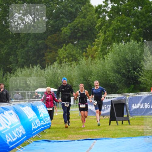 30.08.2026 - Elbe Triathlon Hamburg LAZAROV Photography http://msf.ph/oto/10040580 30.08.2026 16:09:35 Ziel  meine-sportfotos.de