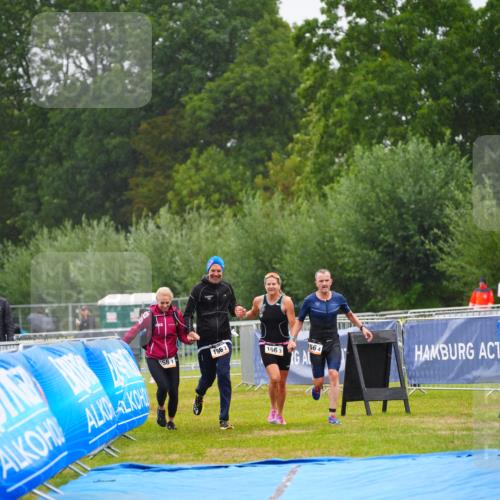 30.08.2026 - Elbe Triathlon Hamburg LAZAROV Photography http://msf.ph/oto/10040587 30.08.2026 16:09:36 Ziel  meine-sportfotos.de