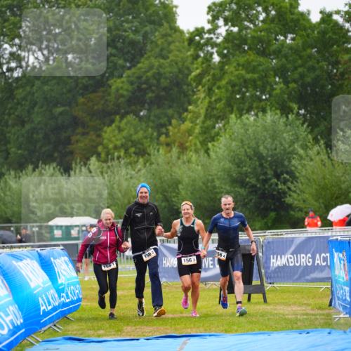 30.08.2026 - Elbe Triathlon Hamburg LAZAROV Photography http://msf.ph/oto/10040604 30.08.2026 16:09:36 Ziel  meine-sportfotos.de