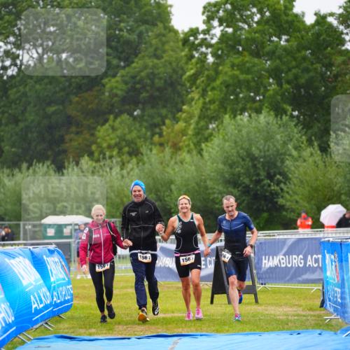 30.08.2026 - Elbe Triathlon Hamburg LAZAROV Photography http://msf.ph/oto/10040610 30.08.2026 16:09:37 Ziel  meine-sportfotos.de