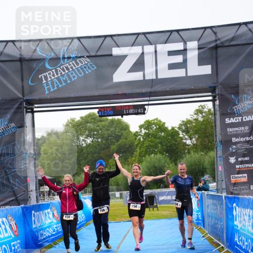 30.08.2026 - Elbe Triathlon Hamburg LAZAROV Photography http://msf.ph/oto/10040696 30.08.2026 16:09:41 Ziel  meine-sportfotos.de