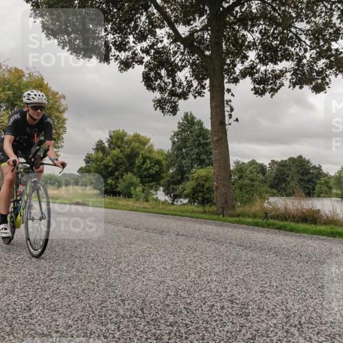 30.08.2026 - Elbe Triathlon Hamburg Michael Burmester http://msf.ph/oto/10040697 30.08.2026 09:00:20 Radfahren 375, 383 meine-sportfotos.de