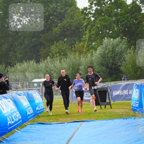 30.08.2026 - Elbe Triathlon Hamburg LAZAROV Photography http://msf.ph/oto/10040734 30.08.2026 16:11:05 Ziel  meine-sportfotos.de