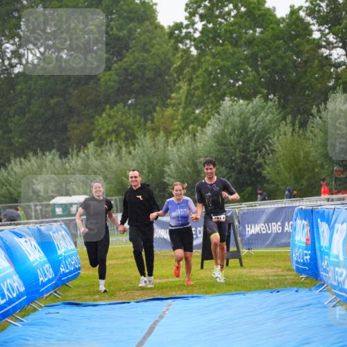 30.08.2026 - Elbe Triathlon Hamburg LAZAROV Photography http://msf.ph/oto/10040754 30.08.2026 16:11:05 Ziel  meine-sportfotos.de